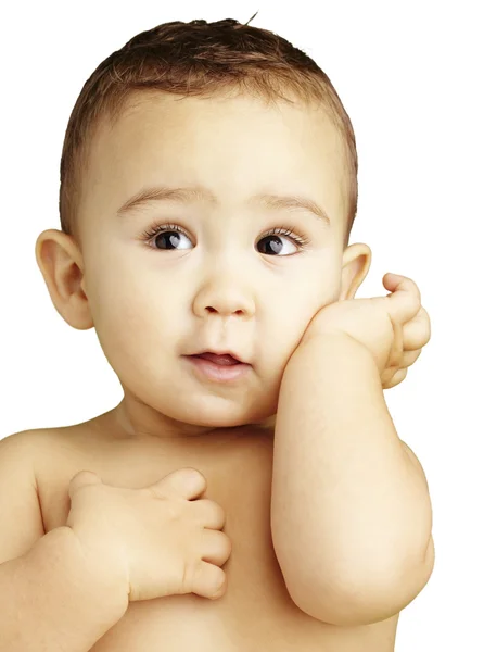 Porträt eines entzückenden Kindes, das vor weißem Hintergrund posiert — Stockfoto