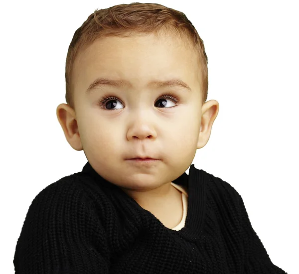 Retrato de bebé adorable mirando hacia arriba sobre fondo blanco — Foto de Stock