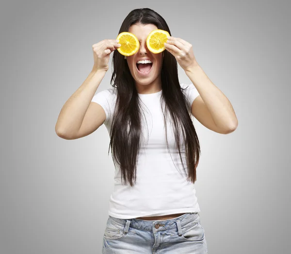 Žena s pomeranče jako oči — Stock fotografie
