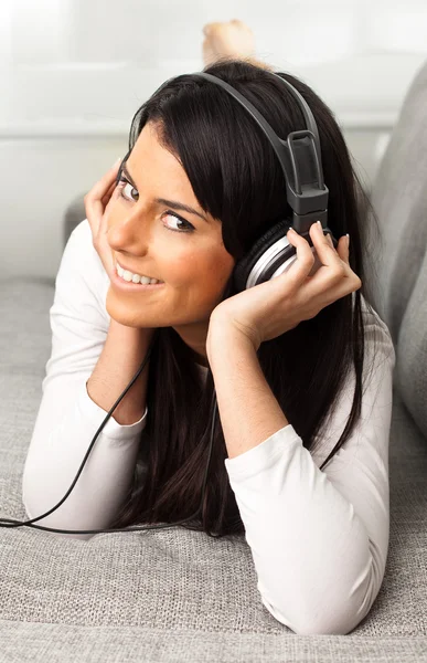 Girl listen to music — Stock Photo, Image