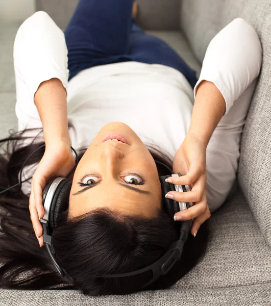Girl listen to music — Stock Photo, Image