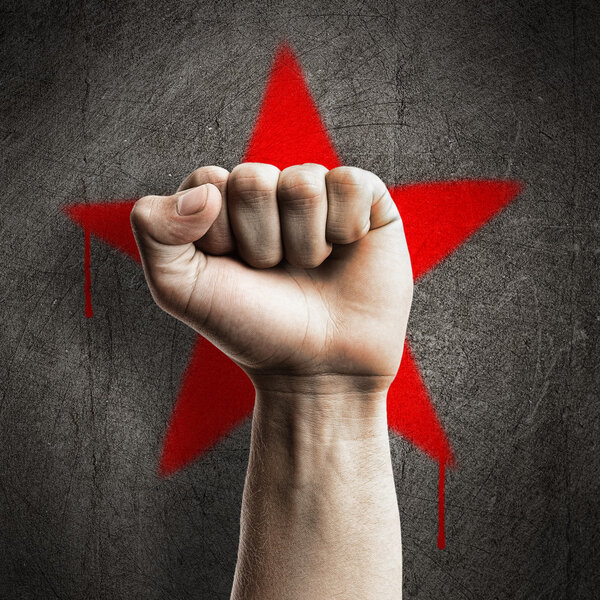 Кулак к стене
