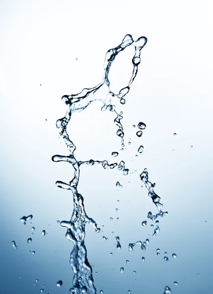 Closeup stříkající vodě na bílém pozadí — Stock fotografie