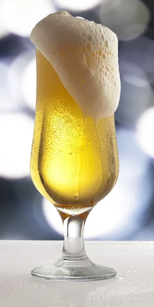Birra su vetro — Foto Stock