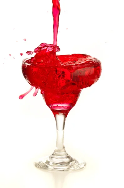 Cocktail spritzt ins Glas — Stockfoto
