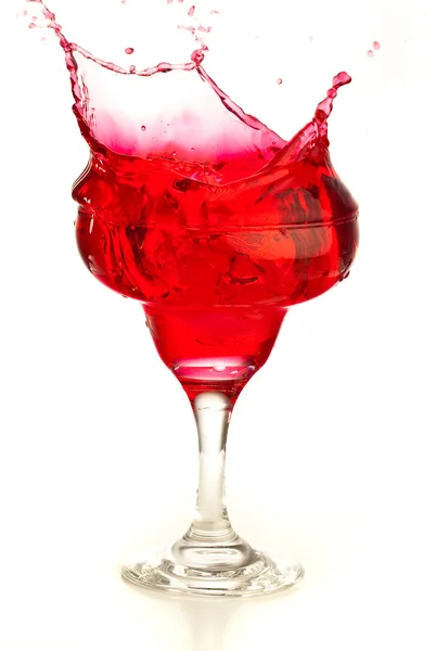 Cocktail splashing into glass — Stock Photo, Image