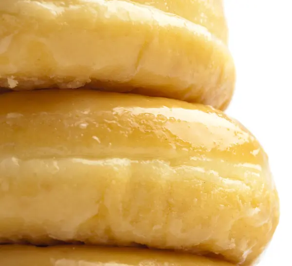 Сахарные пончики экстремальный крупным планом на белом фоне — стоковое фото