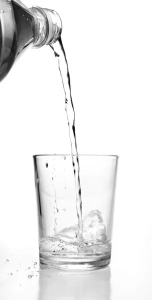 Vidrio de agua y botella — Foto de Stock