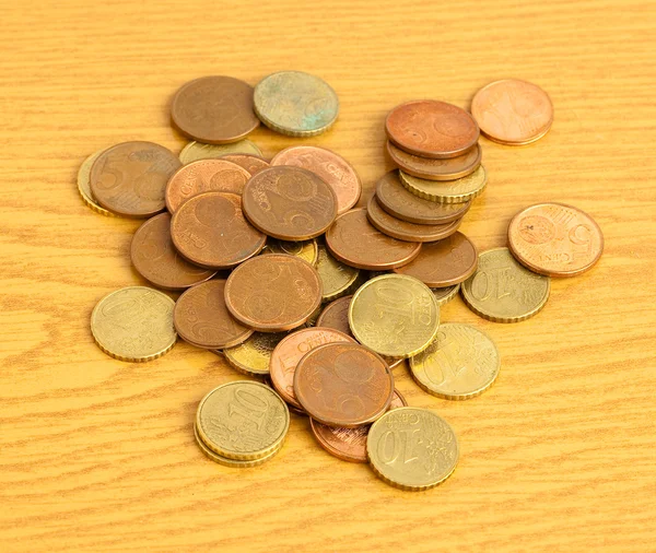 Euro centavos en la mesa — Foto de Stock