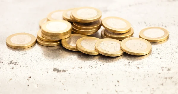 Монети євро на металеві — стокове фото