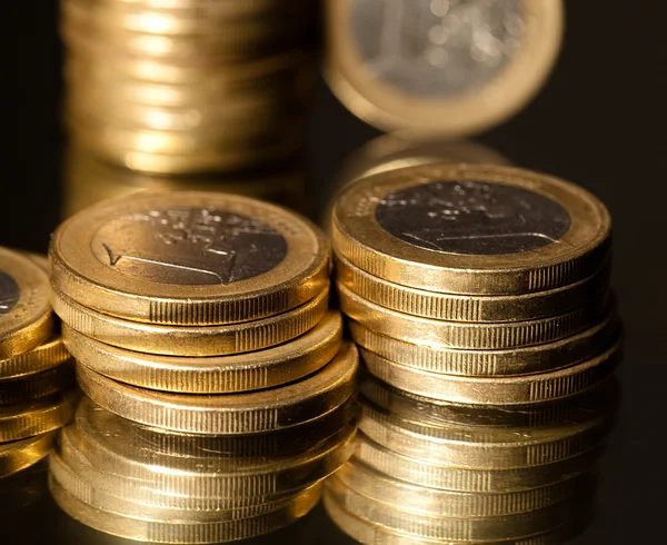 Riflessione sulle monete in euro — Foto Stock