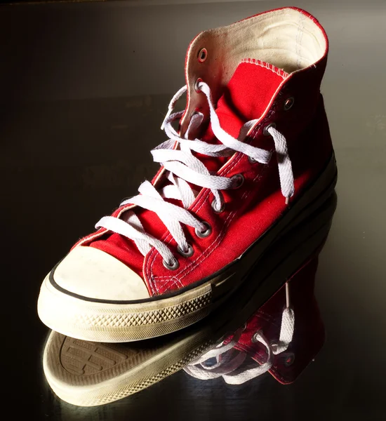 Червоний кросівки — стокове фото