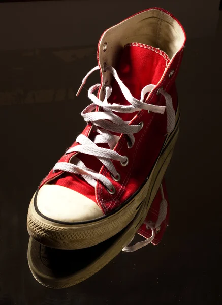 Rode sneakers — Stockfoto
