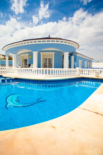 Maison moderne avec piscine — Photo