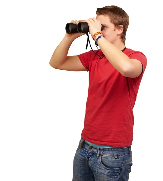 Porträtt av ung man tittar genom en kikare över vit ba — Stockfoto