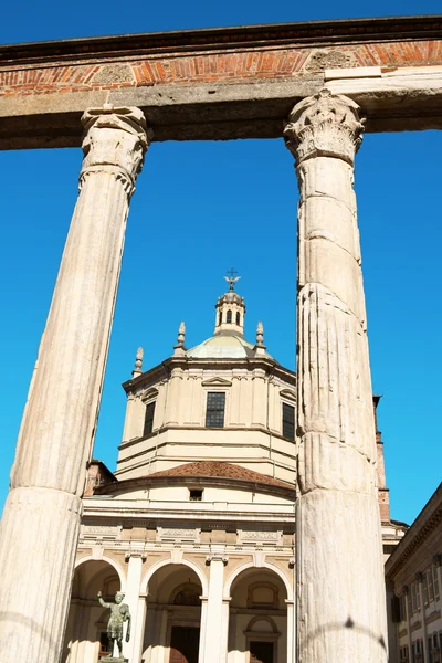 Базилика Святого Лаврентия (Сан-Лоренцо) в Милане — стоковое фото