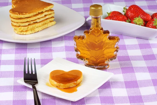 Mini heart-shaped pancake with syrup — Stock Photo, Image