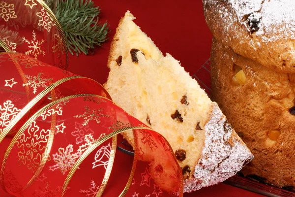 Panettone İtalyan Noel meyveli kek — Stok fotoğraf