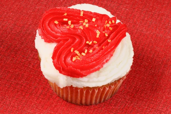 Valentine's day cupcake over red background — Stock Photo, Image