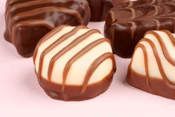 Pralinas de chocolate misto close-up — Fotografia de Stock