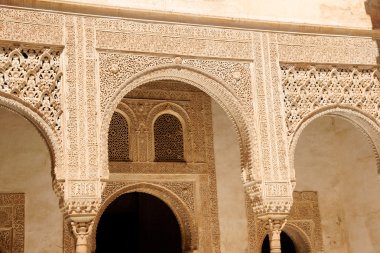 alhambra nasrid saraylar adlı Arapça oymalar