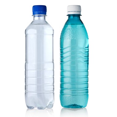 iki şişe su ile
