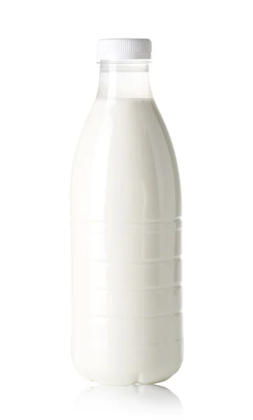 Garrafa de leite isolada sobre fundo branco — Fotografia de Stock