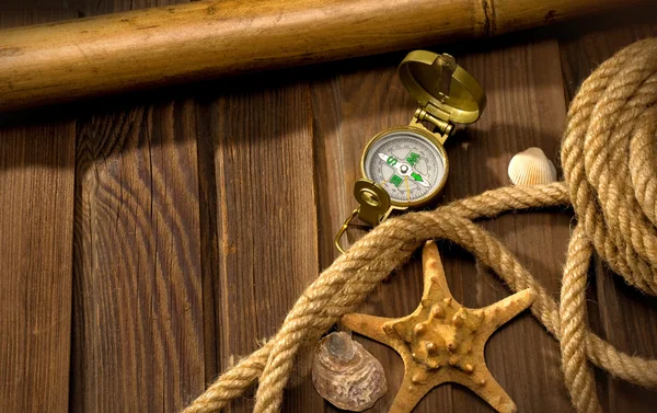 Kompass und Seil — Stockfoto