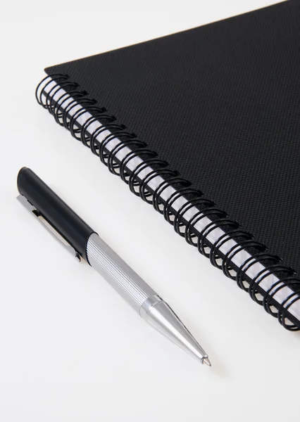 Cuaderno y pluma de tinta — Foto de Stock