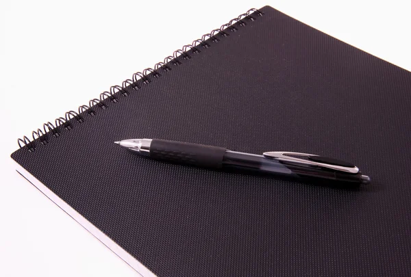 Cuaderno y pluma de tinta — Foto de Stock