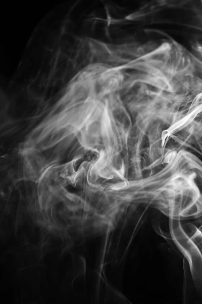 Абстрактный дым на черном — стоковое фото