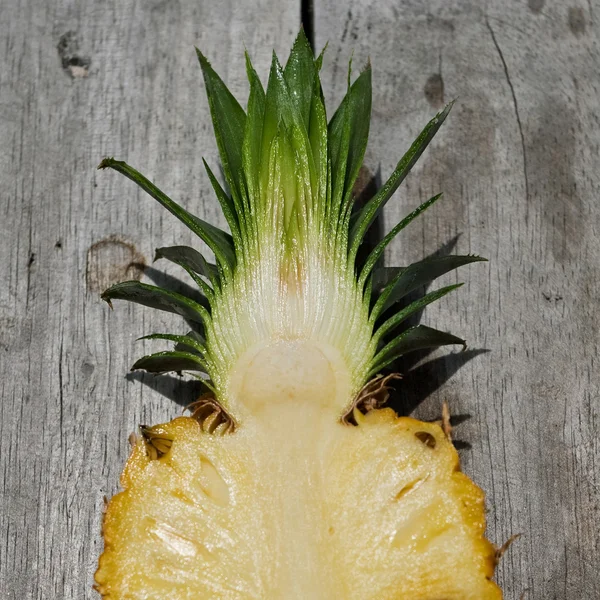 Спелые ананасы — стоковое фото