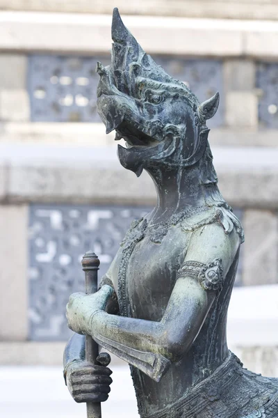 Şeytan heykeli wat phra kaew, bangkok — Stok fotoğraf