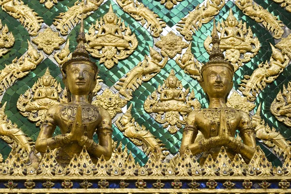 Статуя в Большом дворце в Бангкоке — стоковое фото