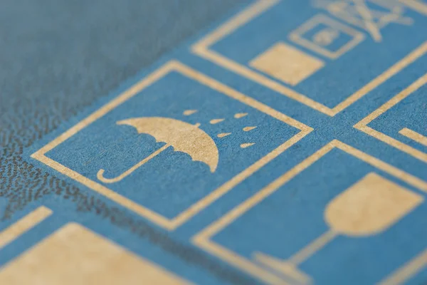 Natte paraplu symbolen op het karton — Stockfoto