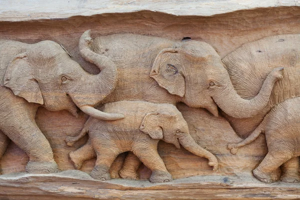Elefant i trä — Stockfoto