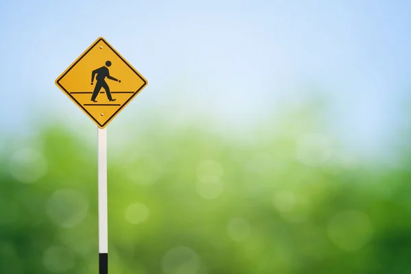 Sarı bir yürüyüş işareti — Stok fotoğraf