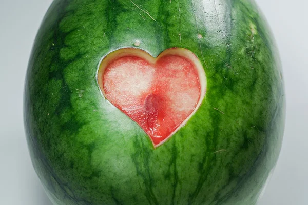 Water meloen met hart snijden — Stockfoto