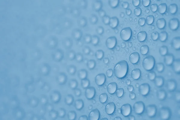 Water-druppels op blauw — Stockfoto