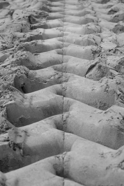 Trilhas de pneus na areia — Fotografia de Stock
