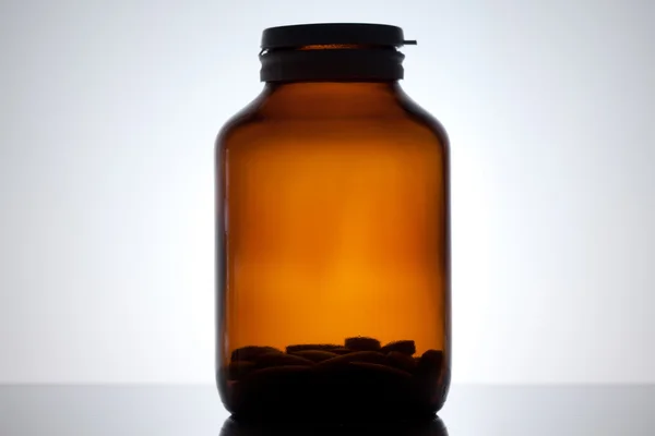 Bir ilaç şişesi — Stok fotoğraf