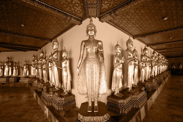 Posąg Buddy w świątyni w Bangkoku — Zdjęcie stockowe