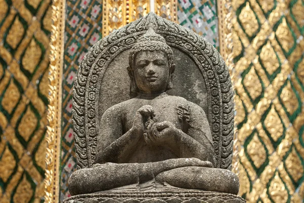 Statue in the grounds of the Grand Palace — Stock Photo, Image