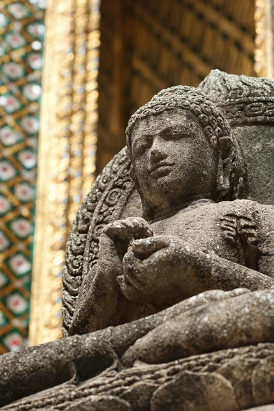 Statue in the grounds of the Grand Palace — Stock Photo, Image