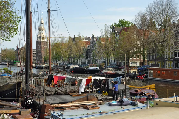 Husbåtar i amsterdam — Stockfoto