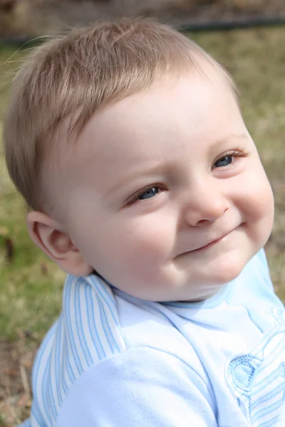 Baby im Freien — Stockfoto