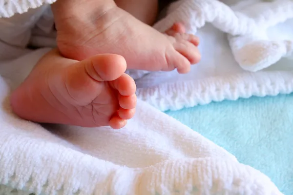 Toes on blanket — Stock Photo, Image