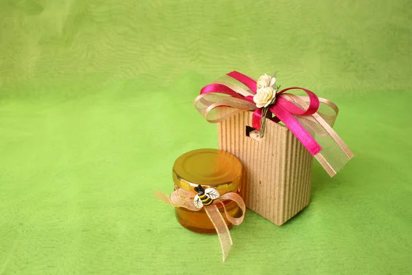 Honing kruik en geschenk tas — Stockfoto