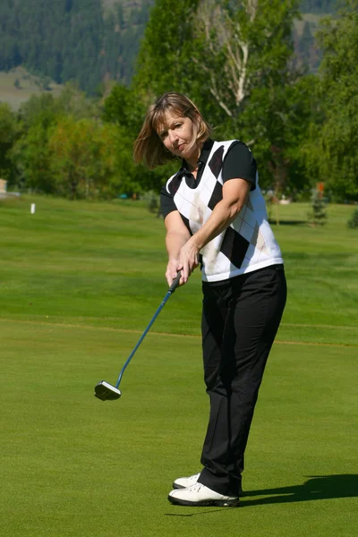 Női golfer — Stock Fotó