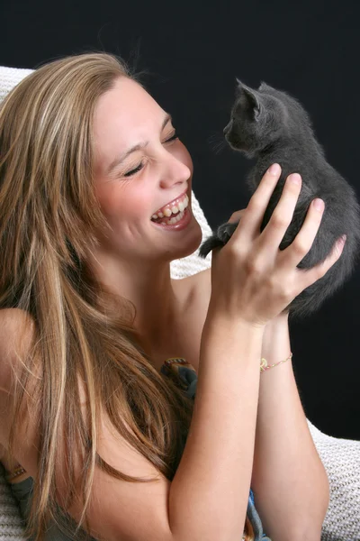 Modelo e Gato — Fotografia de Stock